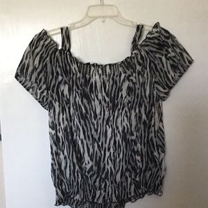 Black and White Print off shoulder blouse
